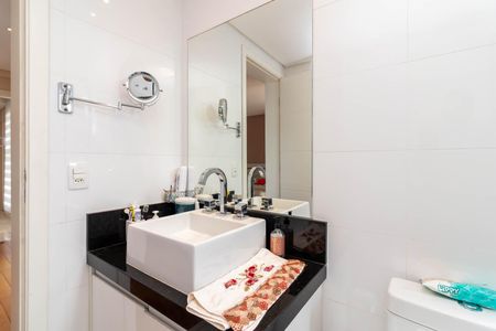 Casa à venda com 391m², 3 quartos e 5 vagasBanheiro da Suíte 1