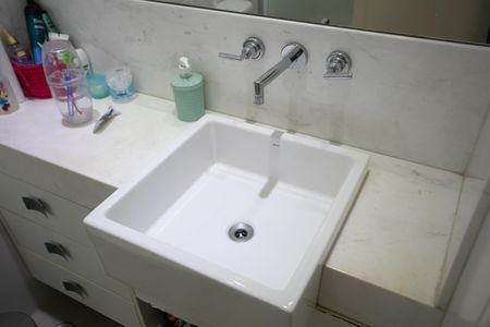 Apartamento à venda com 84m², 2 quartos e 2 vagasBanheiro da Suíte