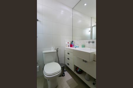 Apartamento à venda com 84m², 2 quartos e 2 vagasBanheiro da Suíte