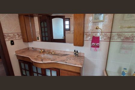 Casa à venda com 350m², 4 quartos e 4 vagasBanheiro Suíte 3