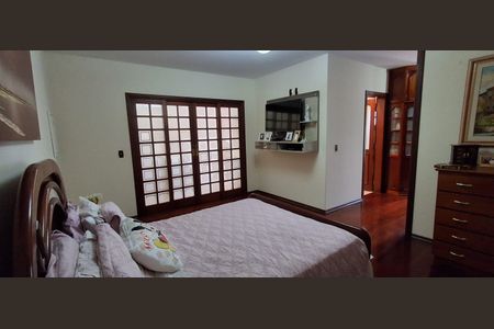 Casa à venda com 350m², 4 quartos e 4 vagasSuíte Master