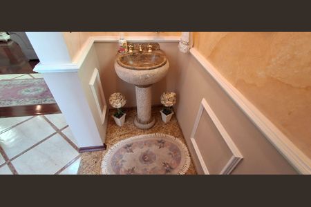 Casa à venda com 350m², 4 quartos e 4 vagasLavabo