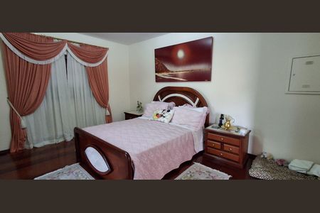 Casa à venda com 350m², 4 quartos e 4 vagasSuíte Master