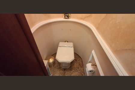 Casa à venda com 350m², 4 quartos e 4 vagasLavabo