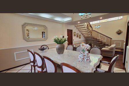 Casa à venda com 350m², 4 quartos e 4 vagasSala de jantar