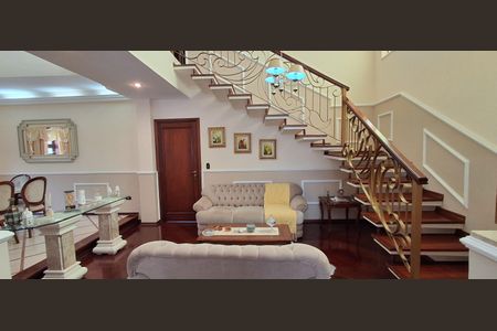 Casa à venda com 350m², 4 quartos e 4 vagasSala