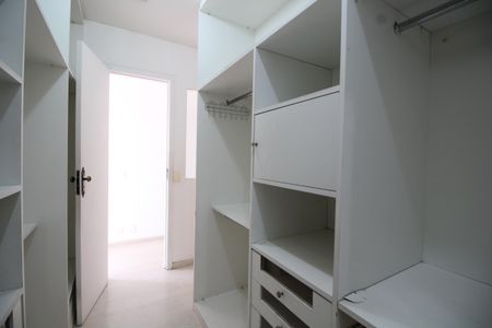 Casa de condomínio à venda com 467m², 6 quartos e 4 vagasQuarto 5 - Closet da Suíte