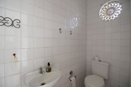 Casa de condomínio à venda com 467m², 6 quartos e 4 vagasBanheiro de Serviço 2