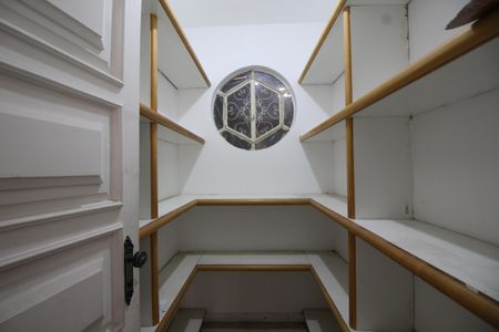 Casa de condomínio à venda com 467m², 6 quartos e 4 vagasDespensa