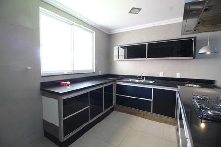 Casa de condomínio à venda com 467m², 6 quartos e 4 vagasCozinha