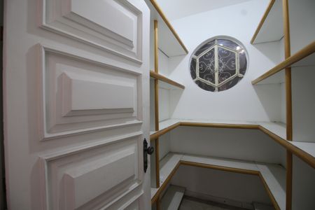 Casa de condomínio à venda com 467m², 6 quartos e 4 vagasDespensa