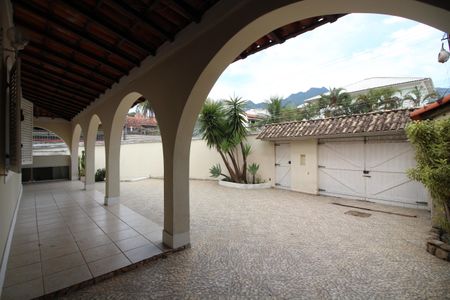 Casa de condomínio à venda com 467m², 6 quartos e 4 vagasFrente