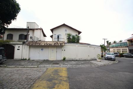 Casa de condomínio à venda com 467m², 6 quartos e 4 vagasFachada com Placa