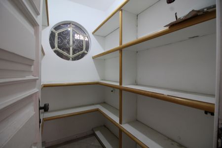 Casa de condomínio à venda com 467m², 6 quartos e 4 vagasDespensa