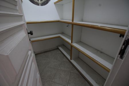 Casa de condomínio à venda com 467m², 6 quartos e 4 vagasDespensa