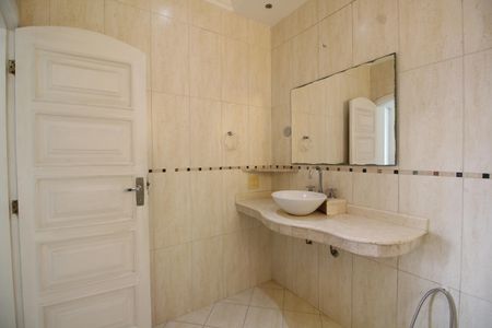 Casa de condomínio à venda com 467m², 6 quartos e 4 vagasQuarto 5 - Banheiro da Suíte