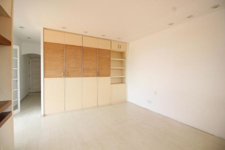 Casa de condomínio à venda com 467m², 6 quartos e 4 vagasQuarto 5 - Suíte