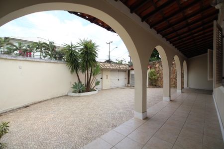 Casa de condomínio à venda com 467m², 6 quartos e 4 vagasFrente