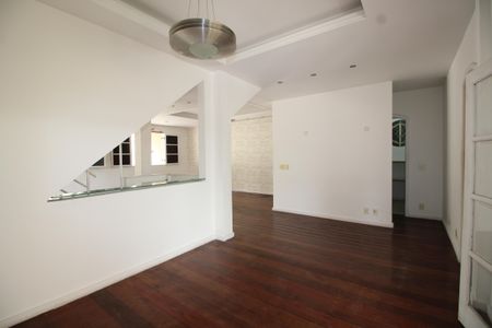 Casa de condomínio à venda com 467m², 6 quartos e 4 vagasSala 2