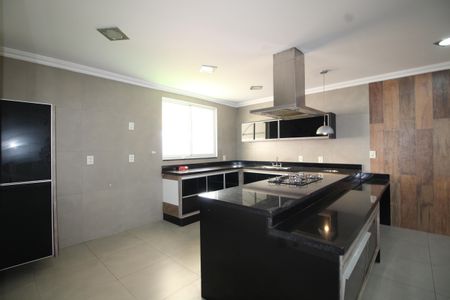 Casa de condomínio à venda com 467m², 6 quartos e 4 vagasCozinha