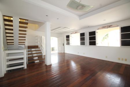 Casa de condomínio à venda com 467m², 6 quartos e 4 vagasSala 1