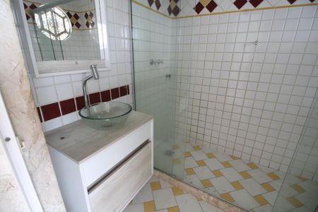 Casa de condomínio à venda com 467m², 6 quartos e 4 vagasQuarto 4 - Banheiro da Suíte