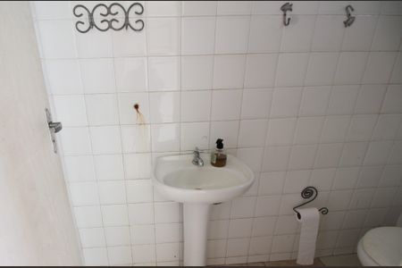 Casa de condomínio à venda com 467m², 6 quartos e 4 vagasBanheiro de Serviço 2