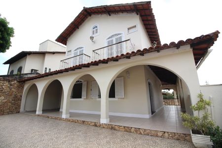 Casa de condomínio à venda com 467m², 6 quartos e 4 vagasFachada Interna da Frente