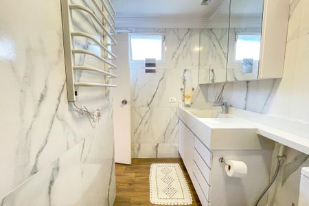 Apartamento para alugar com 113m², 2 quartos e 1 vaga Apartamento para alugar com 113m², 2 quartos e 1 vagaBanheiro da Suíte