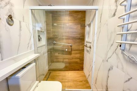 Apartamento para alugar com 113m², 2 quartos e 1 vaga Apartamento para alugar com 113m², 2 quartos e 1 vagaBanheiro da Suíte