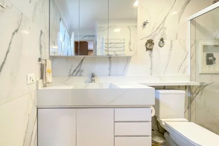 Apartamento para alugar com 113m², 2 quartos e 1 vaga Apartamento para alugar com 113m², 2 quartos e 1 vagaBanheiro da Suíte