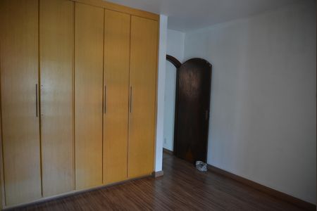 Casa à venda com 380m², 5 quartos e 2 vagasQuarto 4