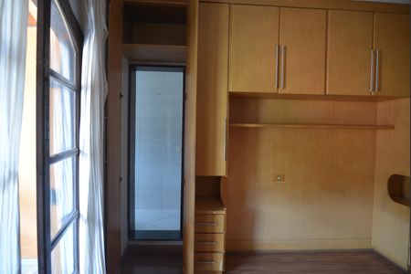 Casa à venda com 380m², 5 quartos e 2 vagasQuarto 4