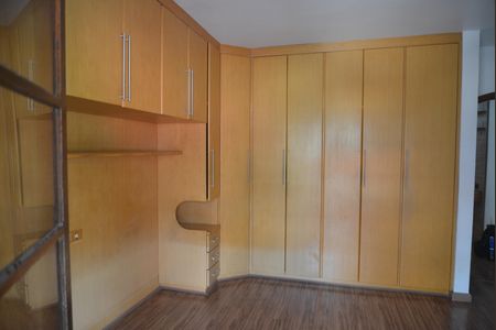 Casa à venda com 380m², 5 quartos e 2 vagasQuarto 4