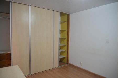 Casa à venda com 380m², 5 quartos e 2 vagasQuarto 6