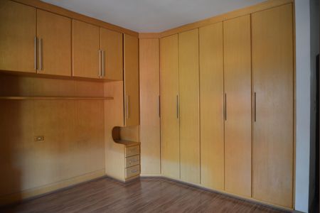 Casa à venda com 380m², 5 quartos e 2 vagasQuarto 4