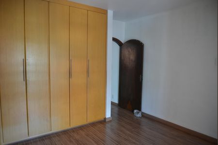 Casa à venda com 380m², 5 quartos e 2 vagasQuarto 4