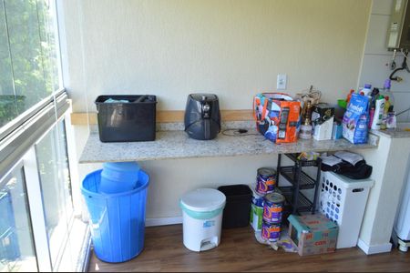 Apartamento à venda com 72m², 3 quartos e 1 vaga Apartamento à venda com 72m², 3 quartos e 1 vagaVaranda