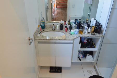 Apartamento à venda com 72m², 3 quartos e 1 vaga Apartamento à venda com 72m², 3 quartos e 1 vagaBanheiro da Suíte