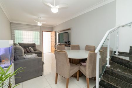 Casa à venda com 120m², 3 quartos e 2 vagasSala