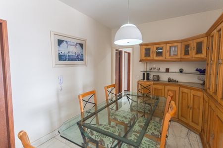 Apartamento à venda com 140m², 4 quartos e 2 vagasCopa