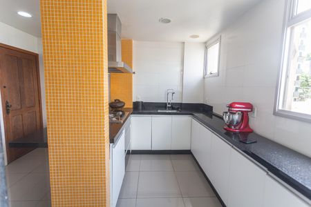 Apartamento à venda com 140m², 4 quartos e 2 vagasCozinha