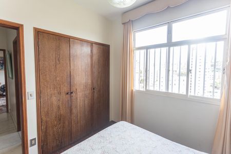 Apartamento à venda com 140m², 4 quartos e 2 vagasQuarto 2