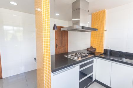 Apartamento à venda com 140m², 4 quartos e 2 vagasCozinha