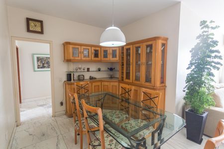 Apartamento à venda com 140m², 4 quartos e 2 vagasCopa