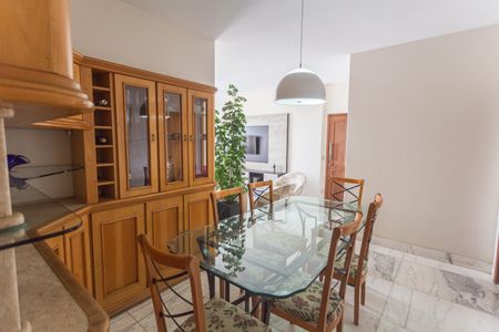 Apartamento à venda com 140m², 4 quartos e 2 vagasCopa