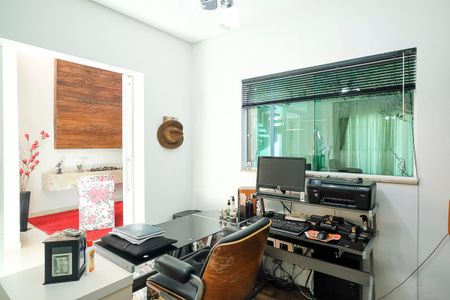 Casa à venda com 465m², 3 quartos e 7 vagasEscritório