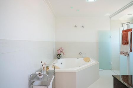 Casa à venda com 465m², 3 quartos e 7 vagasBanheiro da suíte 1