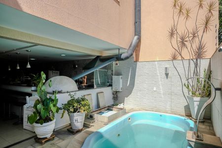 Casa à venda com 465m², 3 quartos e 7 vagasPiscina