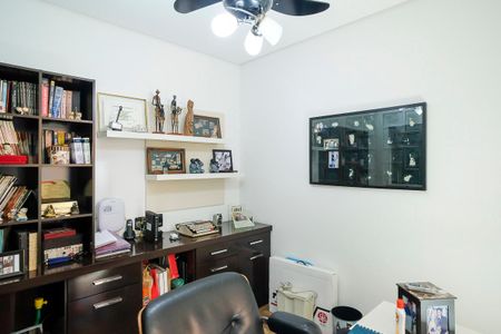 Casa à venda com 465m², 3 quartos e 7 vagasEscritório